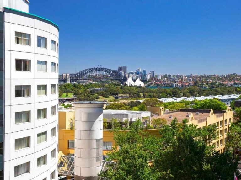 View of Sydney Harbour Bridge and Opera House from Holiday Inn Potts Point