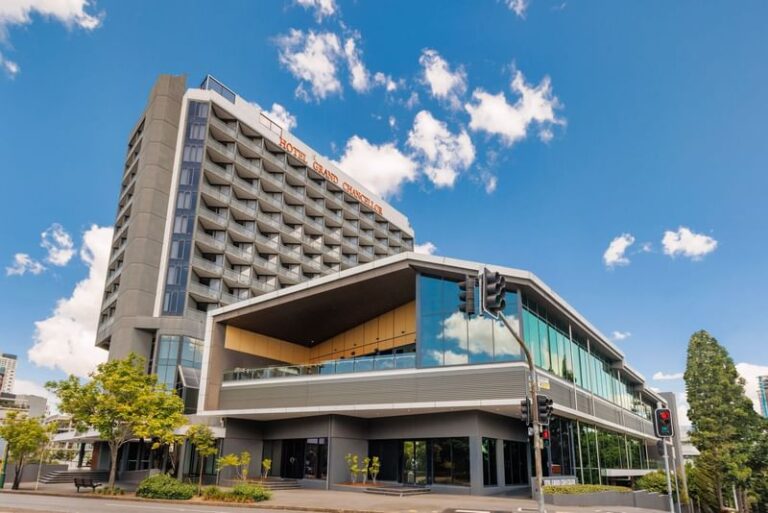 Modern architecture of Hotel Grand Chancellor in Australia