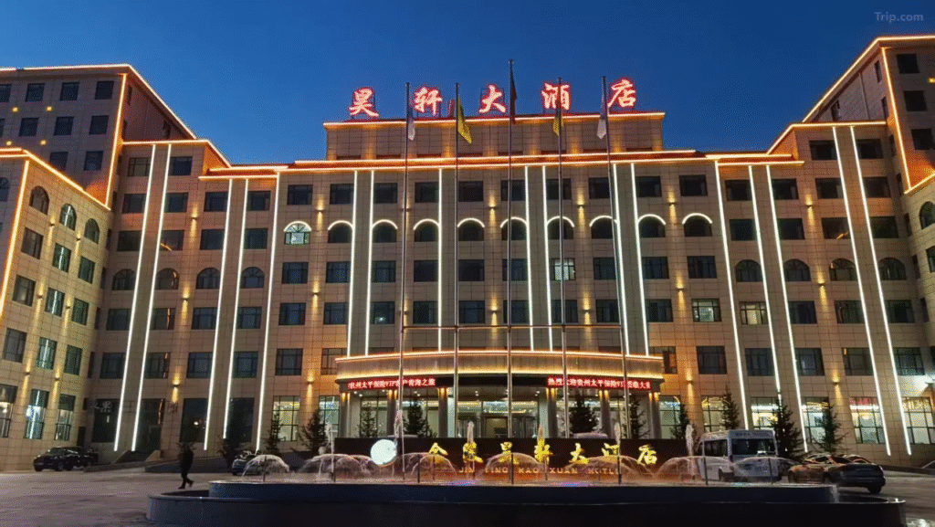 Jin Ling Xuan Hotel illuminated at night