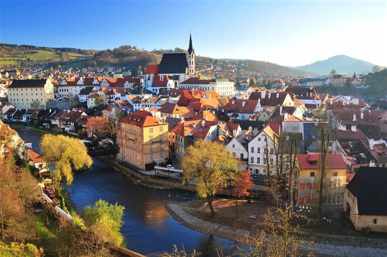 Aerial view of Český Krumlov with river and historic buildings.