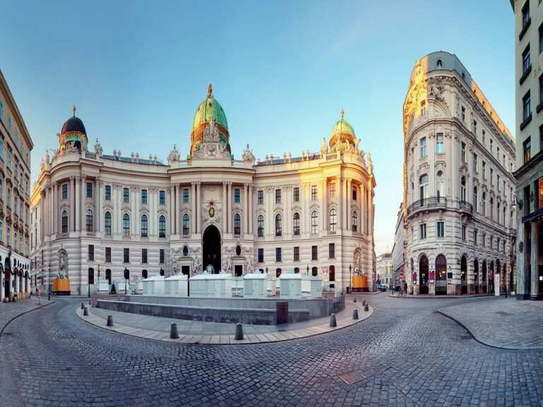 Hofburg Palace in Vienna at sunrise