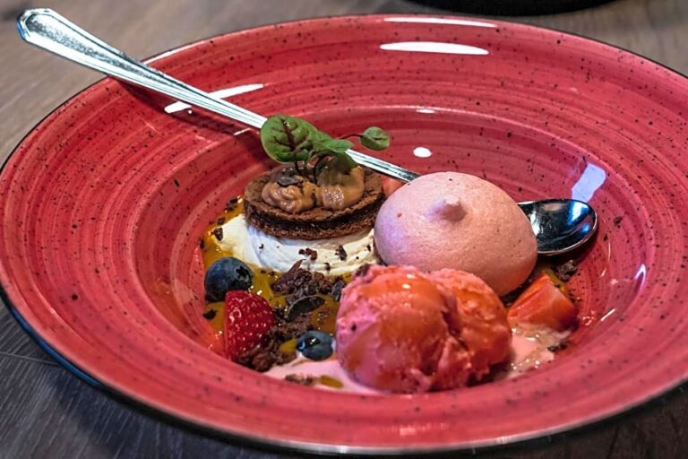 Gourmet dessert at Stracta Hotel in Iceland