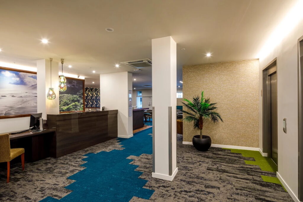 Kingsgate Hotel Greymouth lobby