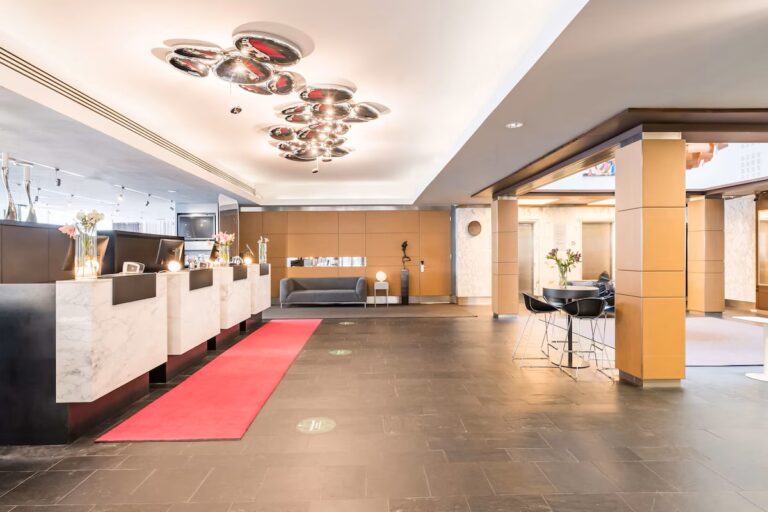 Modern hotel lobby with sleek design and lighting.