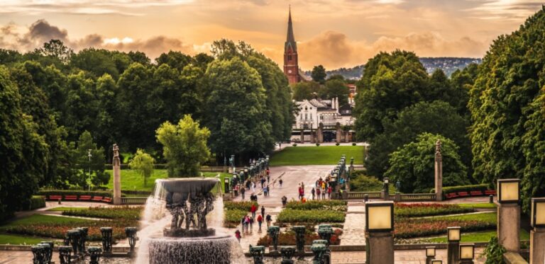 Vigeland Park fountain and pathway in Oslo