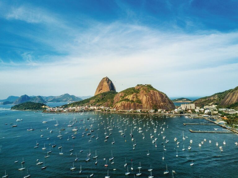 Sugar Loaf Mountain and boats in Rio de Janeiro.