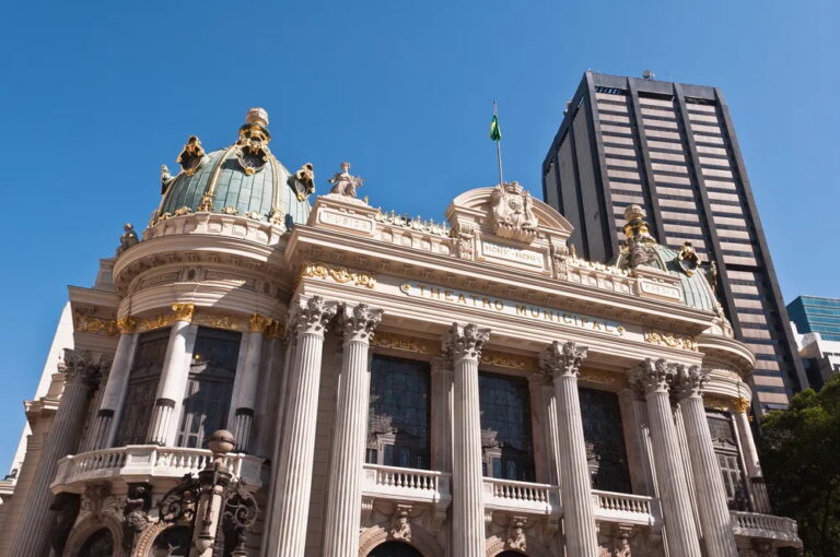 Theatro Municipal in Rio de Janeiro with ornate architecture.