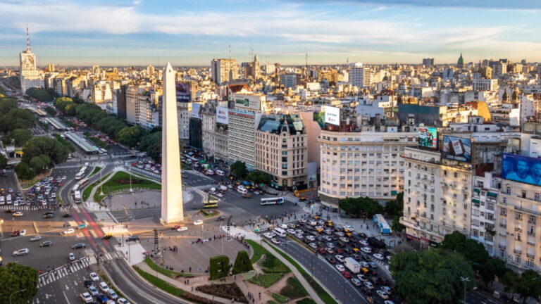 Aerial view of the Obelisco de Buenos Aires and cityscape.